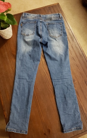 Wish list distressed skinny jeans - Picture 2 of 4